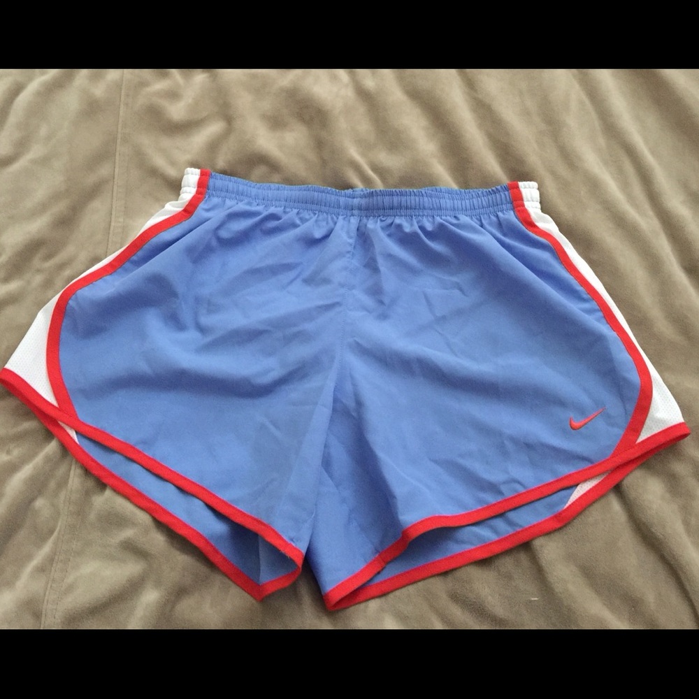 BNWT Nike Girl’s Tempo Running shorts -Size XL